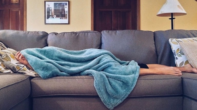 ¿Por qué te vas a la cama tarde si mañana madrugas?