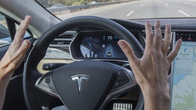 ¿Y si el Autopilot de Tesla fuese una farsa? Ya hay informes que así lo afirman