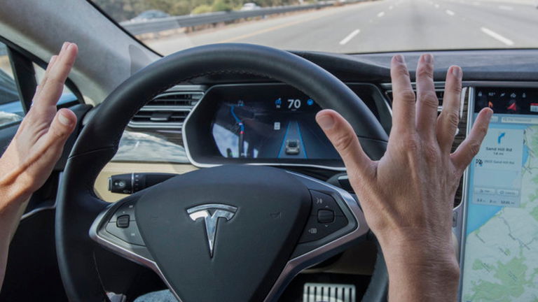 Así funciona el Autopilot, la base de la conducción autónoma de Tesla
