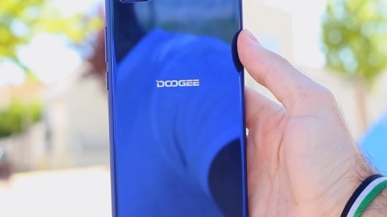 Doble cámara y pantalla espectacular: así son las características del Doogee Mix