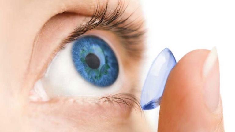 Llevas toda la vida usando mal las lentillas y no lo sabías
