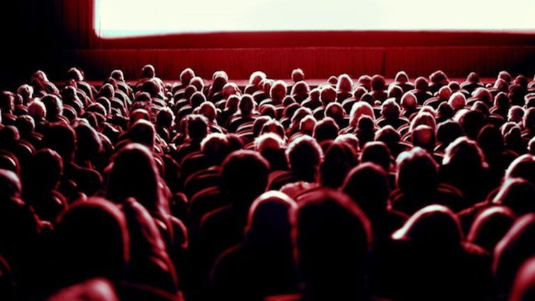 La genial idea del creador de Netflix para salvar las salas de cine