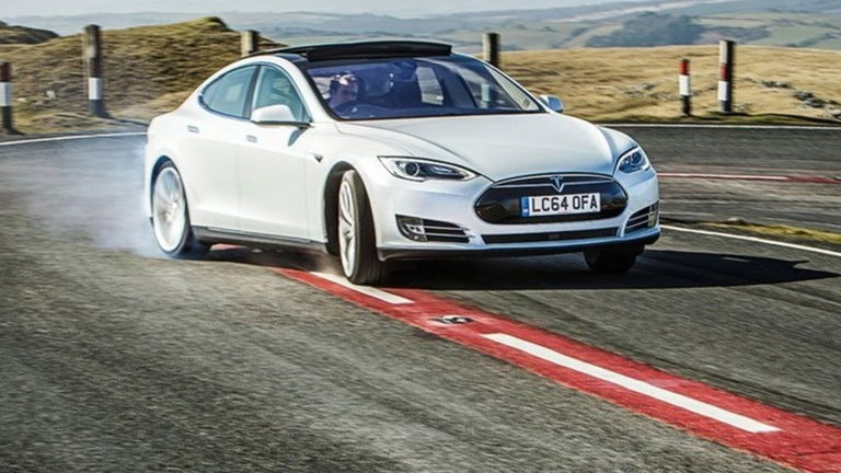 Tesla cede y eliminará la limitación del Ludicrous Mode en la última actualización