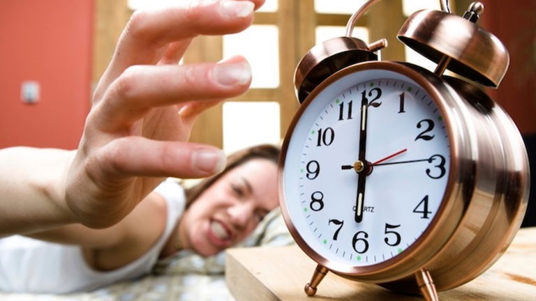 ¿Odias madrugar? 7 trucos científicamente probados para que ames el despertador