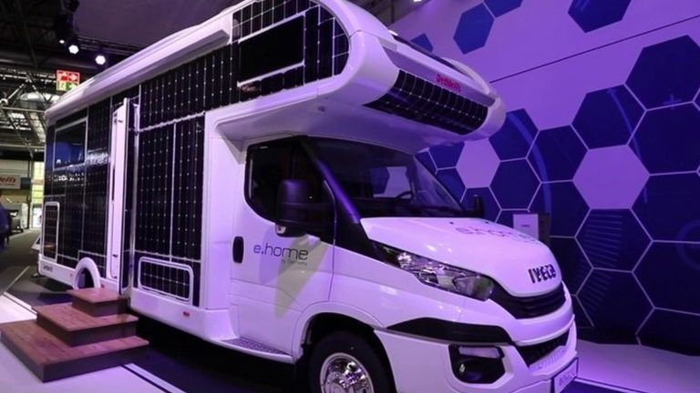 Dethleffs e.home, la autocaravana futurista envuelta en paneles solares