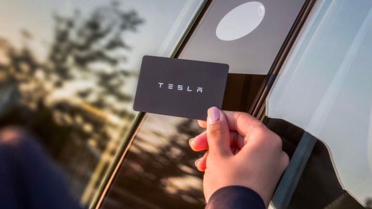 Con tu smartphone o con una tarjeta, así puedes conectarte al Tesla Model 3