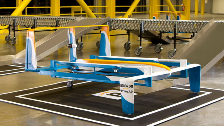 ¿Miedo a quedarte tirado en tu coche eléctrico? Amazon lo soluciona con un dron