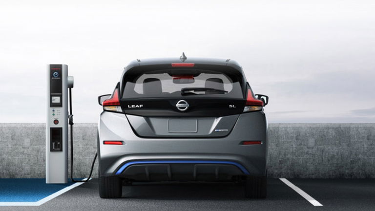Nissan considera clave ofrecer electricidad gratuita para impulsar el coche eléctrico