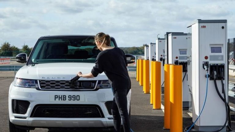 Land Rover se apunta a lo eléctrico, el Range Rover Sport tendrá una versión híbrida