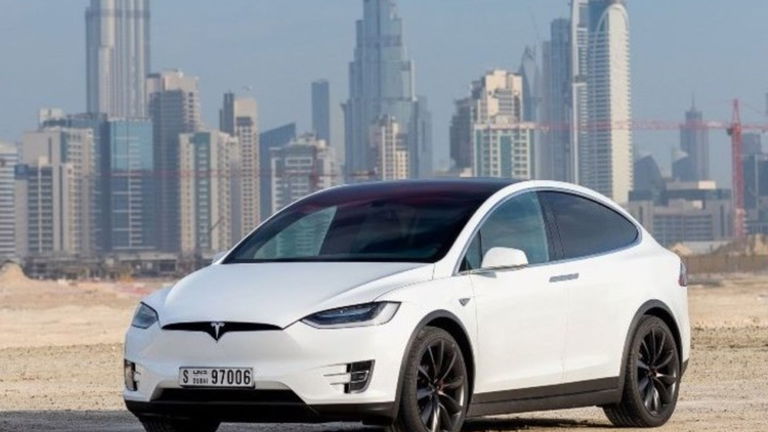 Dubái y el mundo al revés, ¿por qué un país rico en petróleo incentiva el coche eléctrico?