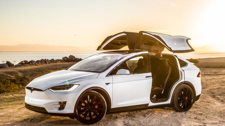 El Tesla Model X a revisión, 11.000 unidades deberán ser verificadas por el fabricante