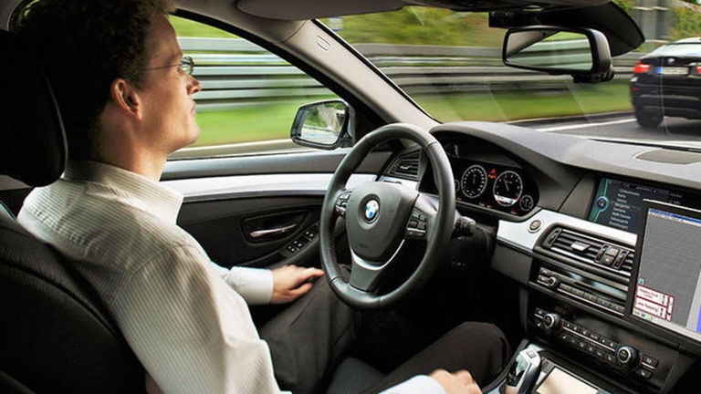 ¿Será el coche autónomo inaccesible para la población con menores recursos en el futuro?