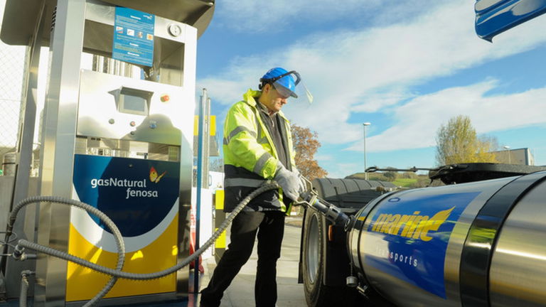 Gas natural comprimido versus electrificación, ¿qué es mejor en el sector del transporte?