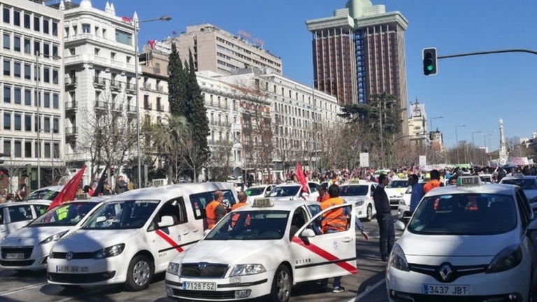 Hoy huelga en el sector del taxi, ¿por qué y con qué propósito salen a la calle?