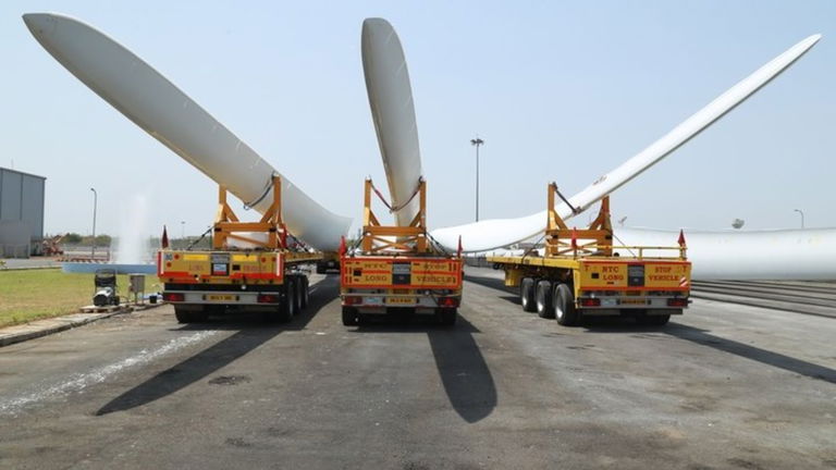 Así se transporta una de las palas más grandes del mundo de una turbina eléctrica