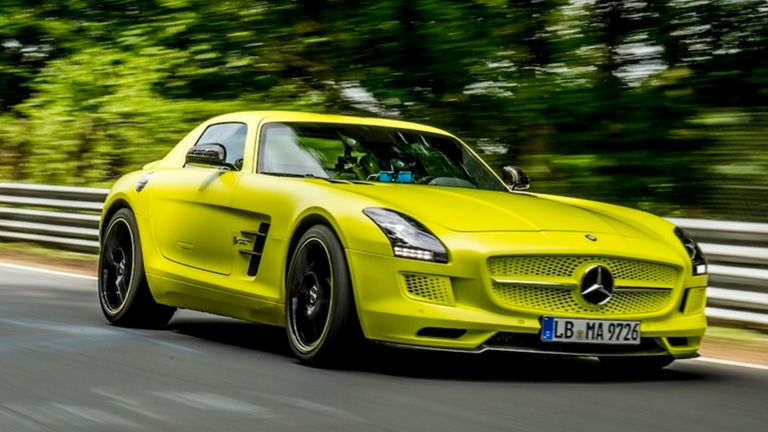 Mercedes ya está preparando la alternativa al Tesla Roadster