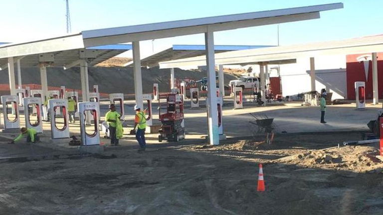 Tesla quiere llevar al siguiente nivel las estaciones Supercharger