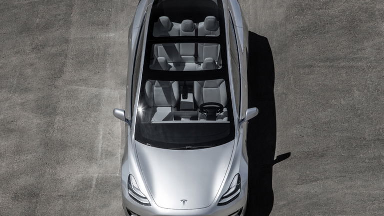 Tesla habría enviado a concesionarios Model 3 sin cinturones de seguridad ni pantallas