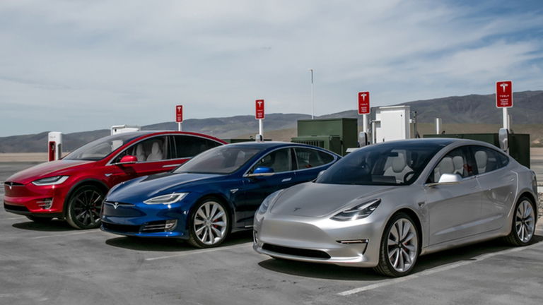 Con pérdidas de récord, así seguirá siendo más competitiva Tesla estos meses