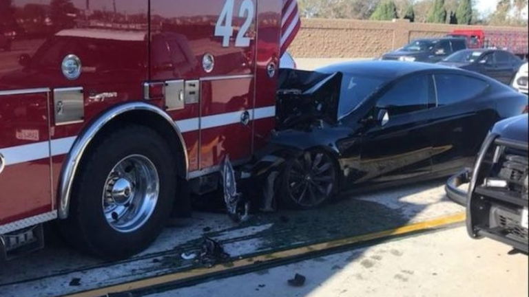 Un accidente de un Tesla Model S involucra al Autopilot y su nivel de seguridad