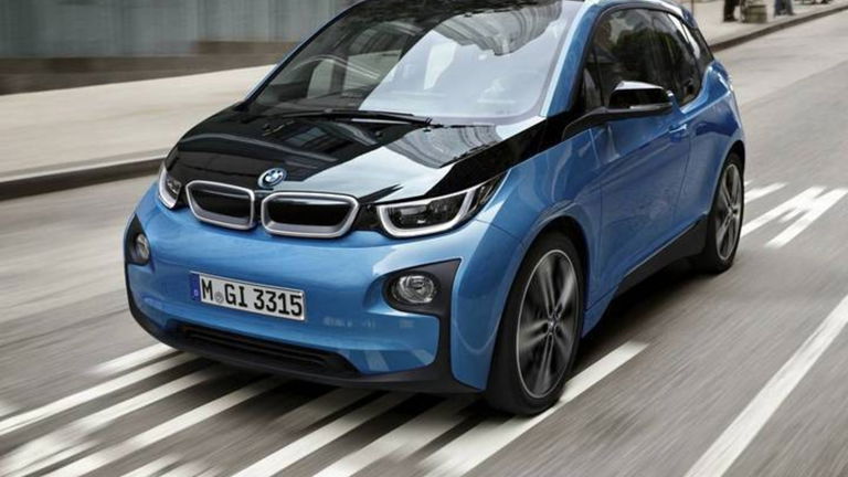 BMW teme quedarse sin baterías suficientes para sus coches eléctricos