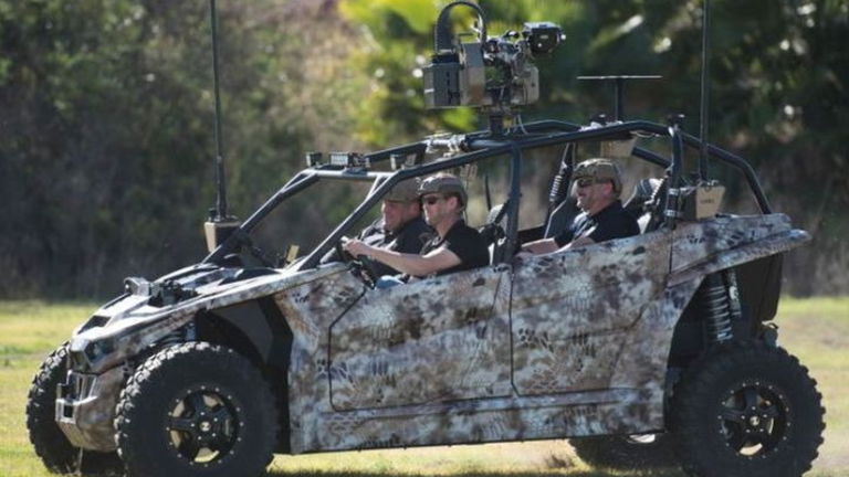 La conducción eléctrica ya ha llegado al panorama militar, así es el Nikola Reckless UTV