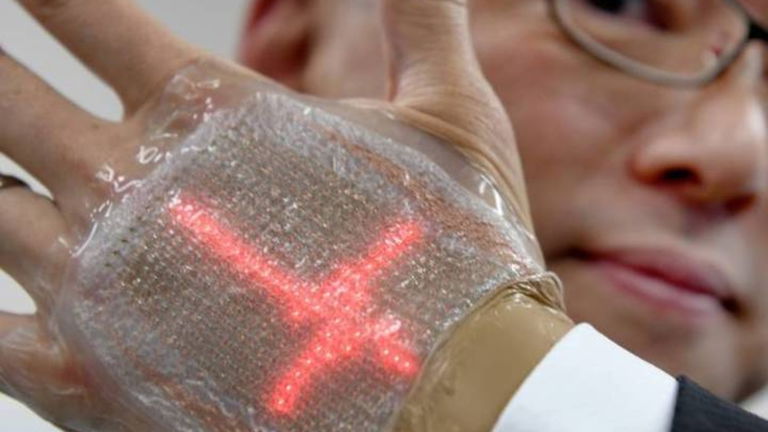 Esta innovadora piel sintética se pega a tu mano para mostrar tus signos vitales