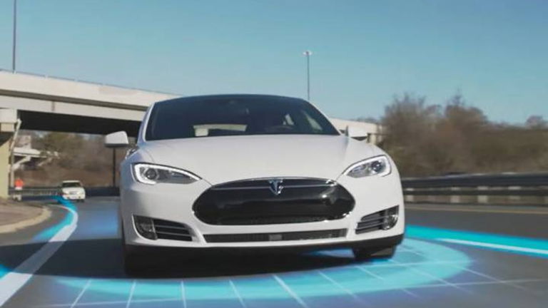 Tesla lanzará una actualización del Autopilot con mejoras en la función Autosteer