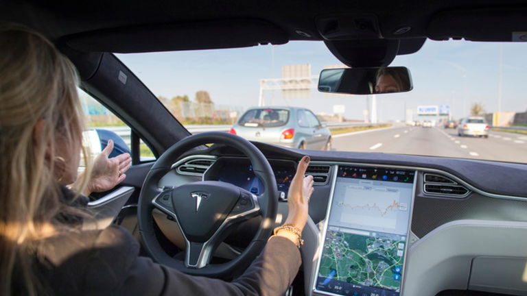 Tesla promete un viaje completamente autónomo de costa a costa a lo largo de este año