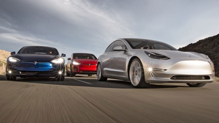 Tesla alcanza los 300.000 automóviles producidos, ¿cuántos corresponden a cada modelo?