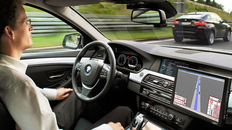 Incentivos al coche autónomo, la estrategia para dejar sin conducir al ser humano