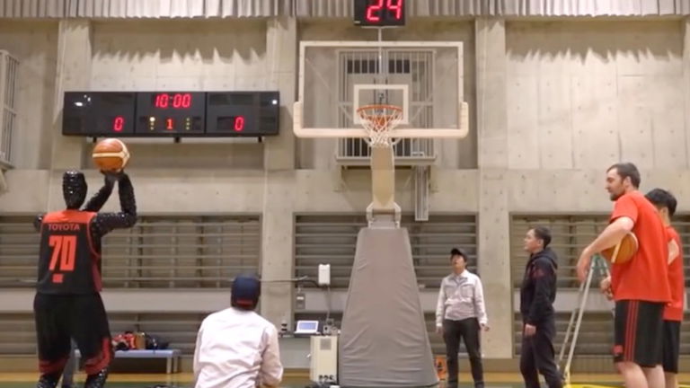 Toyota ha creado un robot que juega a baloncesto mejor que cualquier profesional de la NBA