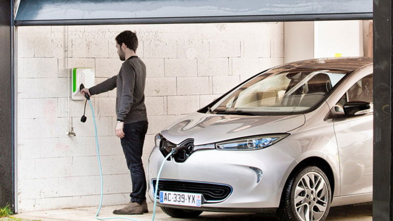 Por qué se debe legislar la futura sustitución de baterías de coches eléctricos