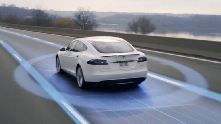 El Autopilot muestra una vez más las increíbles mejoras introducidas en este vídeo