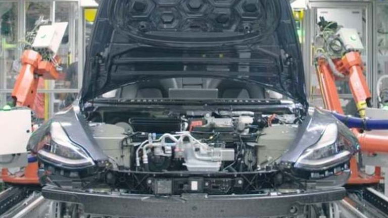 Tesla suspende la producción del Model 3 por unos días, ¿a qué está jugando el fabricante?