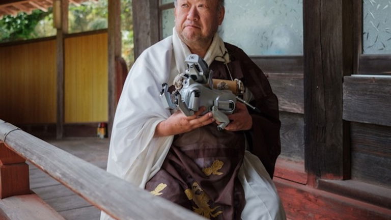 Made in Japón: Funeral multitudinario en un templo budista para 114 perros robot Aibo