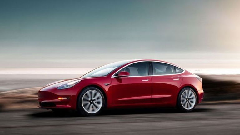 Consumer Reports critica la frenada del Model 3, Tesla contraataca con una actualización