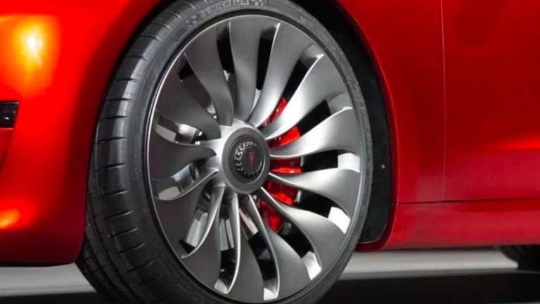 Tesla producirá la llanta que equipaba el Model 3 durante su presentación