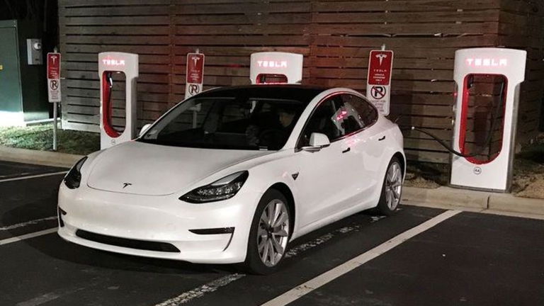 Nuevo parón de 6 días en la producción del Tesla Model 3, ¿despegue a la vista?