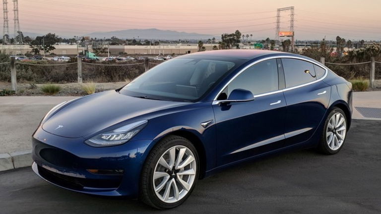 Así es cómo un propietario de un Tesla Model 3 ha circulado 830 km con solo una carga