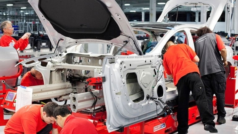 Los futuros Tesla incluirán tecnología espacial de SpaceX, así lo ha propuesto Elon Musk