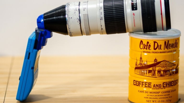 Una Game Boy Camera con objetivo Canon es lo más curioso que verás en fotografía