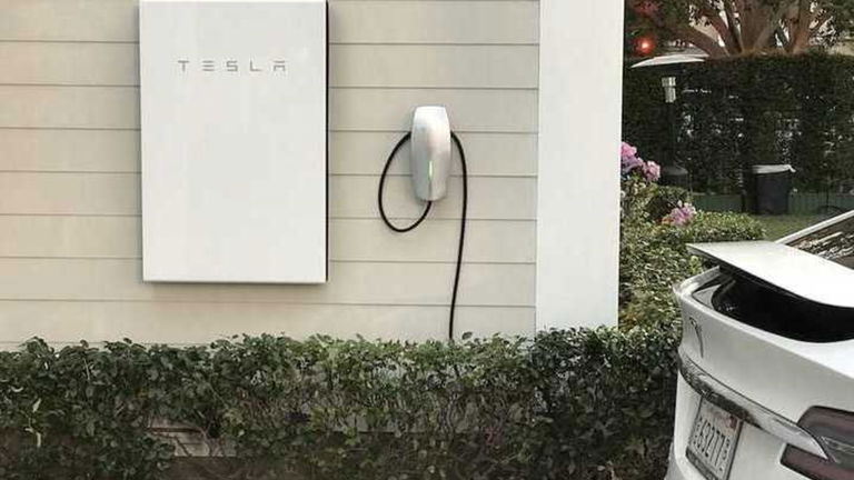 Holaluz comercializará la batería doméstica Powerall 2 de Tesla en España