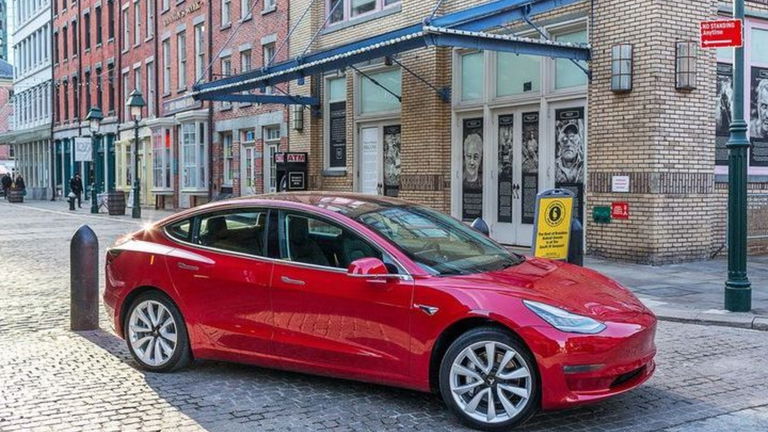 ¿Por qué hay problemas en la producción del Tesla Model 3?