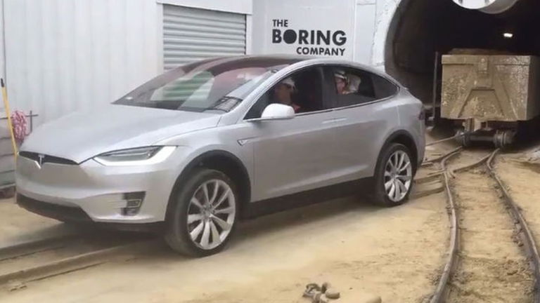 The Boring Company vuelve a jugar al despiste con un Tesla Model X como protagonista