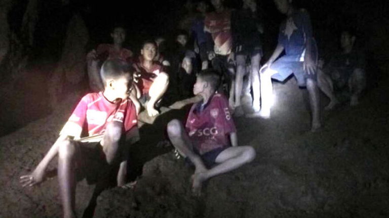 ¿Puede Elon Musk sacar a los niños tailandeses que están atrapados en una cueva?