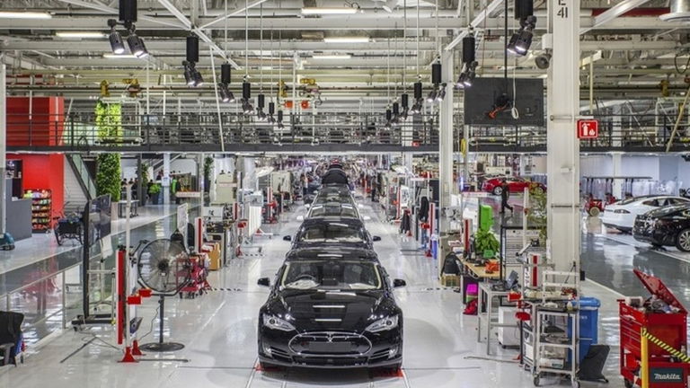 Tesla pide a proveedores devolver dinero entregado en 2016 para ser rentable