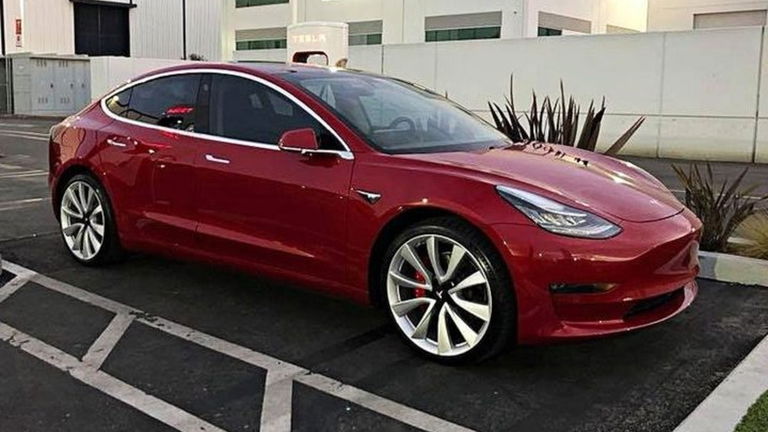 Tesla Model 3 Performance, aquí un rápido aperitivo para ir abriendo boca