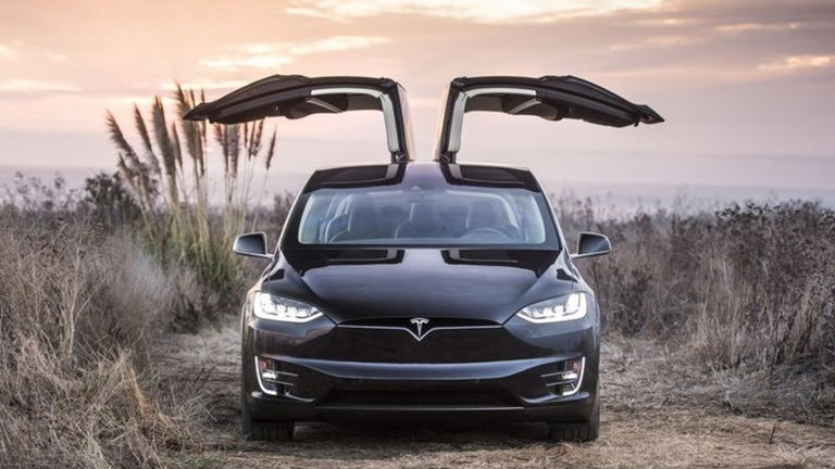 El coche fantástico tendrá su sucesor de la mano de Tesla, así será su propio KITT