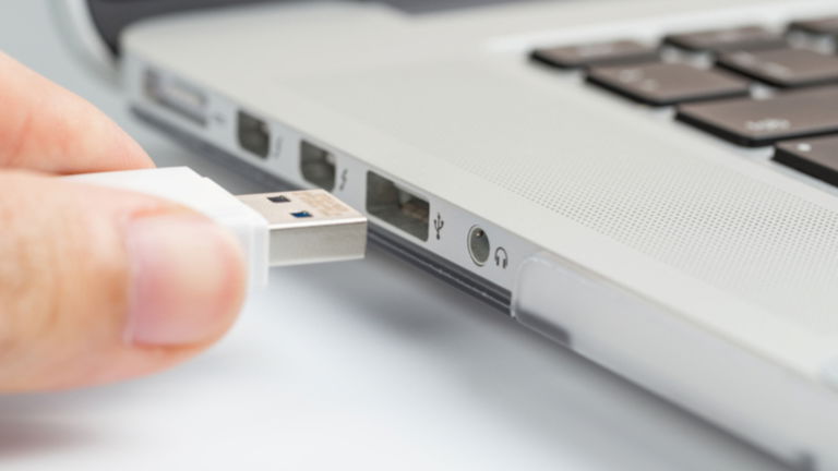 Desconectar un USB sin expulsarlo no es tan peligroso como crees